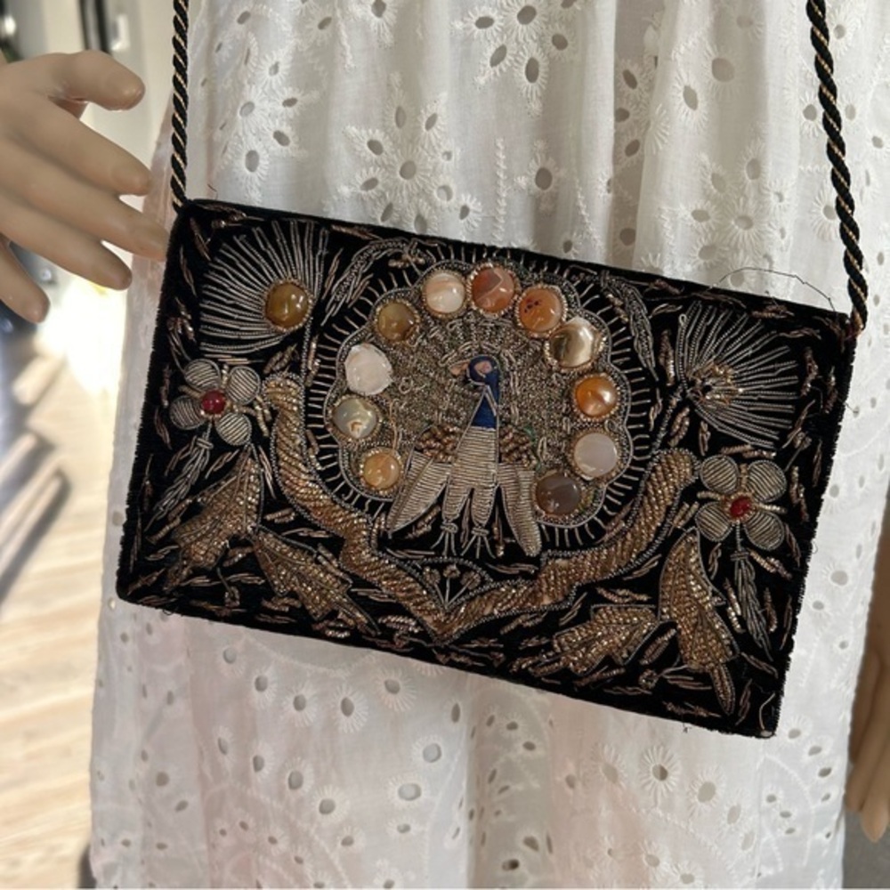 ๐ Black Velvet Vintage Handbag, Embroidered, peacock ๐ฆ , Shoulder Strap - Picture 1 of 7
